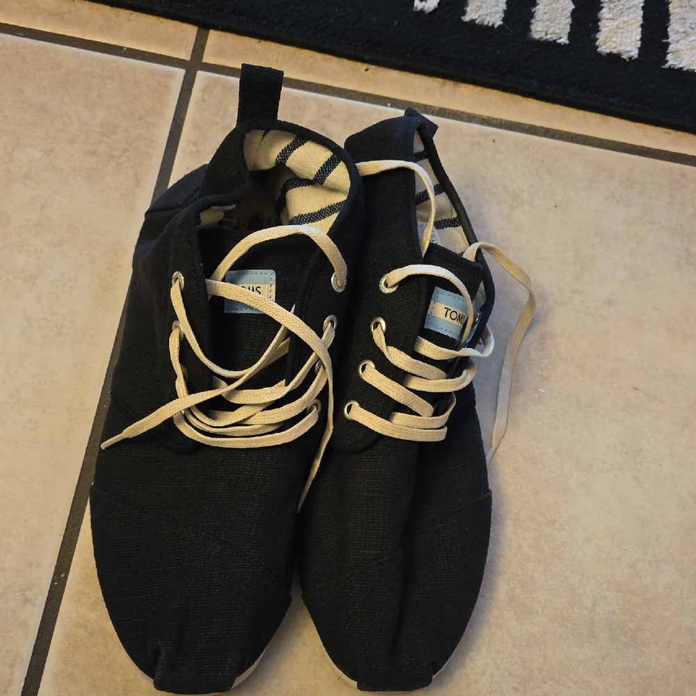 Toms Black Canvas Sneakers with White Laces